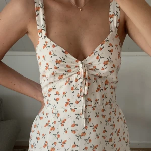 Sommarklänning - Fin och smickrande sommarklänning från Abercrombie & Fitch 🧡