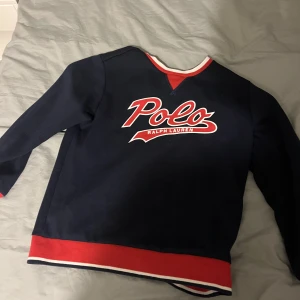 Polo Ralph Lauren sweatshirt  - Den är i bra skick.