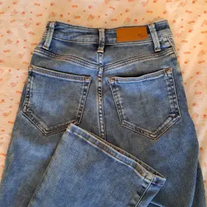 High waist bootcut jeans <3