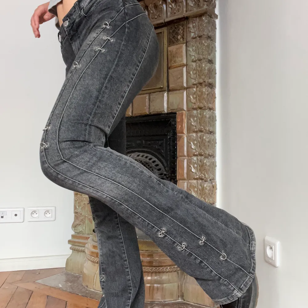 Asnajs vintage miss sixty jeans, har ett litet hål på insida lår. Stretchiga   Frakt:150Kr Postar från Paris . Jeans & Byxor.