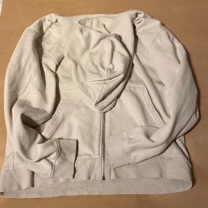 Weekday hoodie - Skön hoodie helt o använd råkade köpa för stor storlek. 