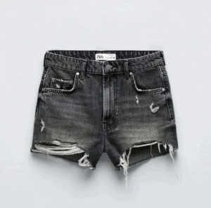 Zara shorts - Säljer dessa populära zara shortsen💓 bilden är lånad, då jag säljer shortsen för att de har blivit för små. Skriv vid frågor🫶