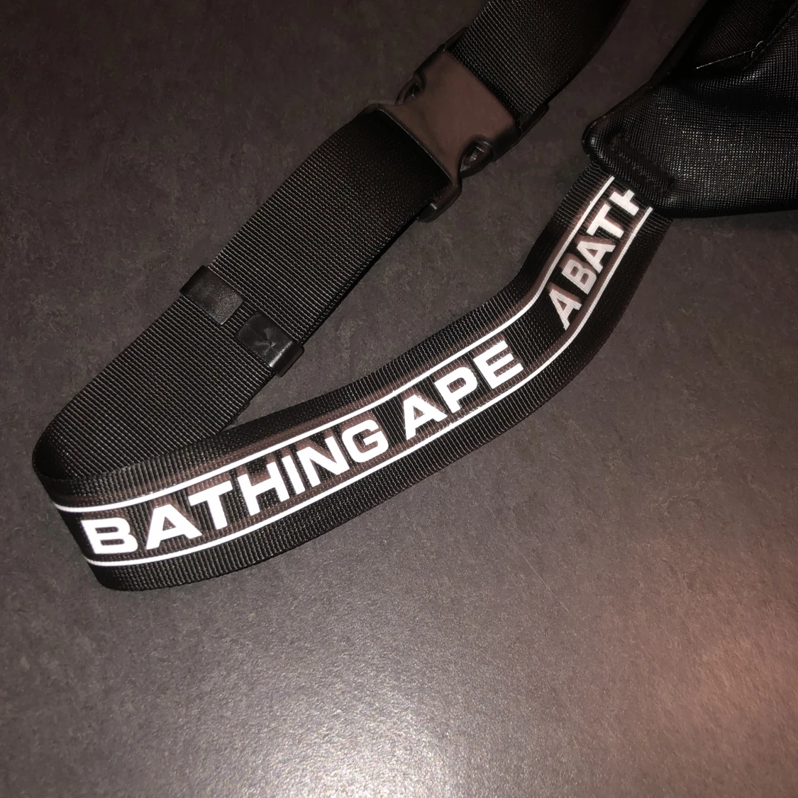 BAPE AXELVÄSKA🦍 - 90