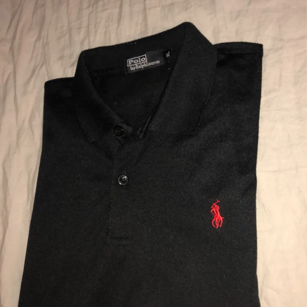 Säljer två fina Ralph Lauren pikér billigt, båda två för 230kr.. Tröjor & Koftor.