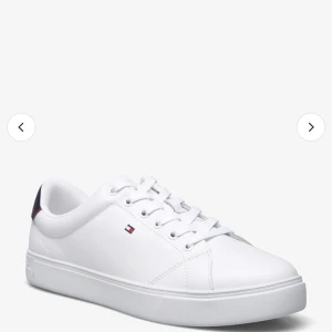 Tommy Hilfiger skor - Snygga Tommy Hilfiger skor storlek 41, använda en gång❤️ de är inte exakt samma skor som första bilden men liknande!
