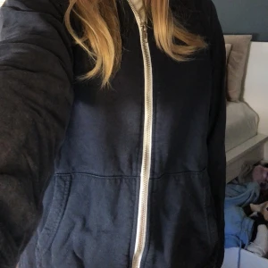 En super snyg tröja från lager 157 som är superfin. Man kan styla den här tröjan till massa klädesplagg❤️😽 - Den här tröjan är så himla kön man vill liksom ha på sig den hela tiden❤️😽👌🏼