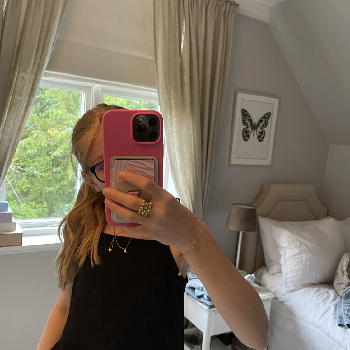 Jättesött svart volang linne från H&M. 