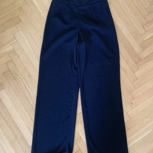 Bikbok kostymbyxor - Sköna kostymbyxor storlek 38. Skulle säga passar S.