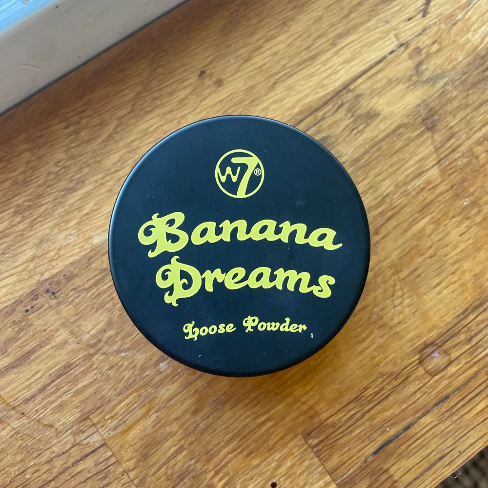 Banana dreams loose powder från W7🫶🏼Bara testad! köparen står för frakt💌. Övrigt.