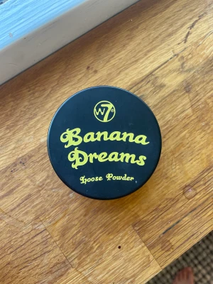 Banana dreams loose powder  - Banana dreams loose powder från W7🫶🏼Bara testad! köparen står för frakt💌