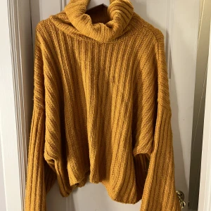 Stickad tröja  - Tröja från Gina tricot säljs på grund av att den ej användes länge. Använd få tal gånger 🌟💕