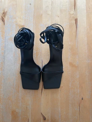 Klackar - Aldrig använda svarta klackar från zara i storlek 38