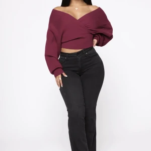 Vinröd urringad långarmad - En vinröd urringad långarmad från Fashion Nova. Använd kanske 1 gång, väldigt bra skick! Storlek S