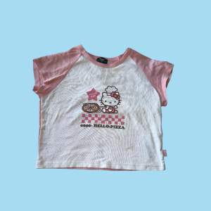 Hello Kitty T-shirt i storlek 38/Medium. !inte köpt på barn avdelningen! SLUT SÅLT!