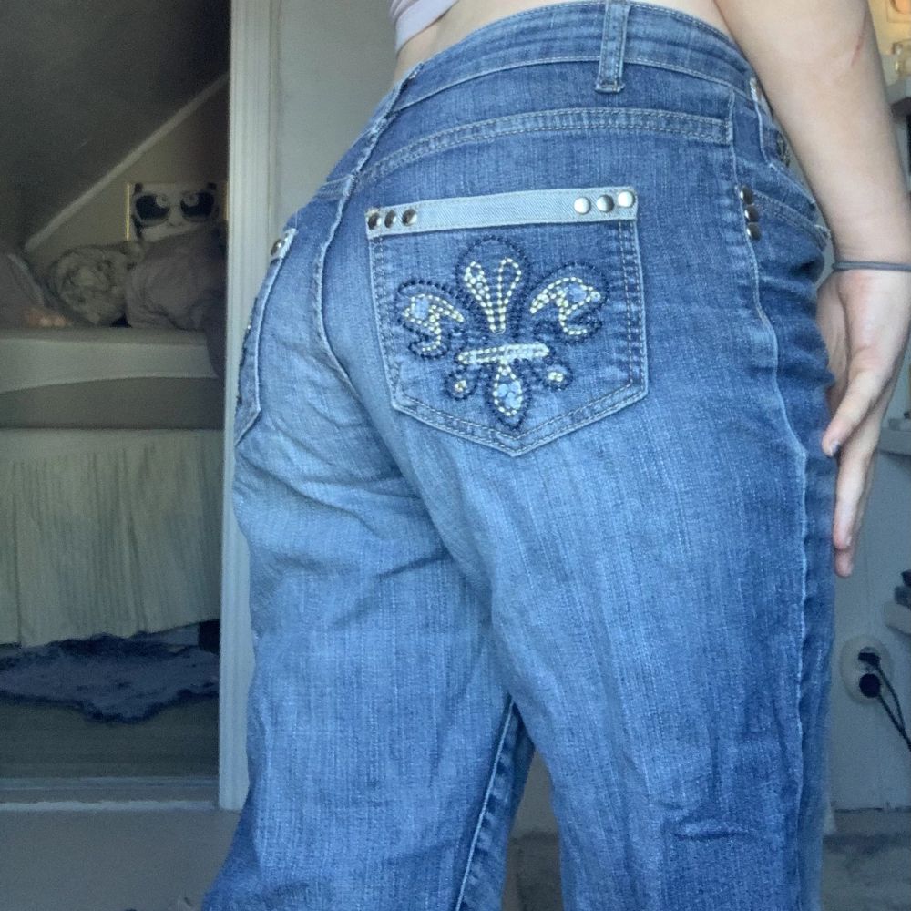 Lågmidjade jeans som sitter bra och är sköna💗. Jeans & Byxor.