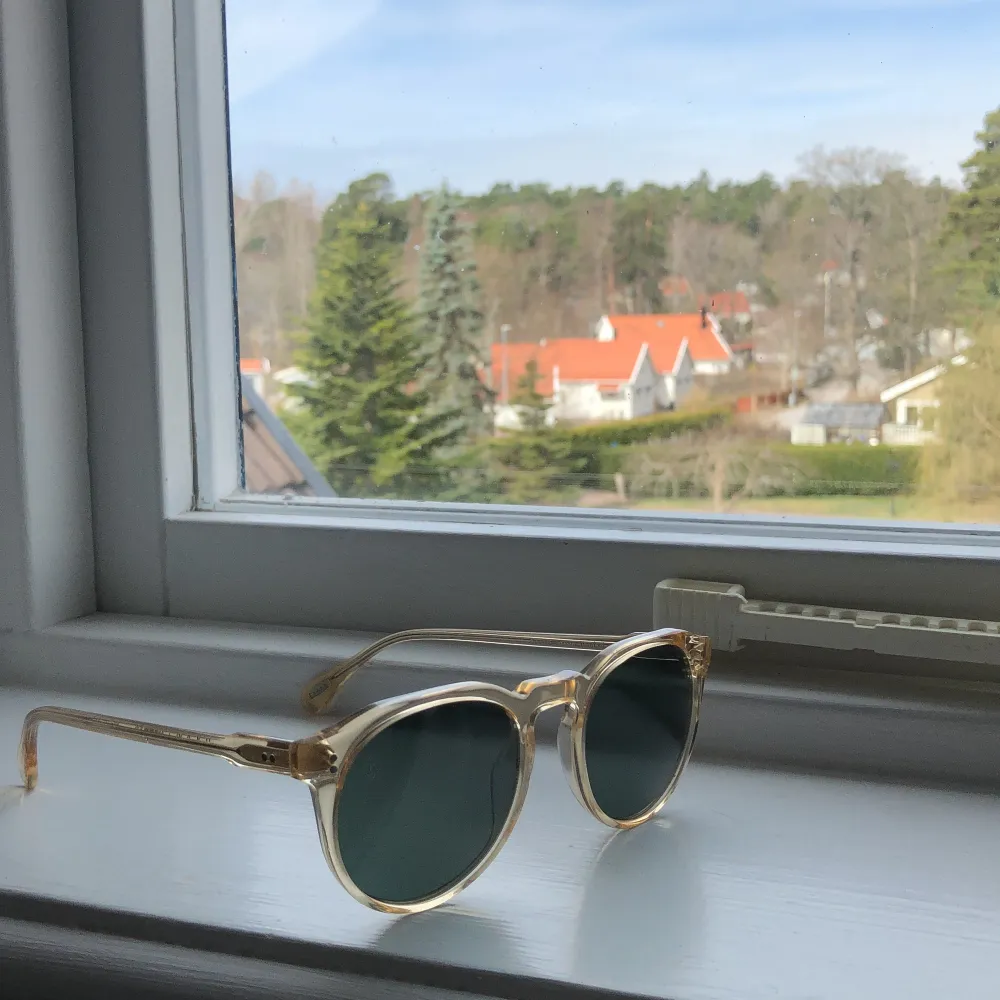 Handgjorda solglasögon från Raen. Nypris 2000kr. Accessoarer.