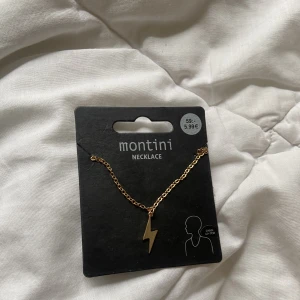 Guldigt blixt halsband⚡️ - Ett helt nytt guldigt blixt halsband från Ur & Penn! ⚡️ Aldrig använd eller öppnad! Kedja 42+7 cm. Pris i butik: 59kr, mitt pris: 20kr <3