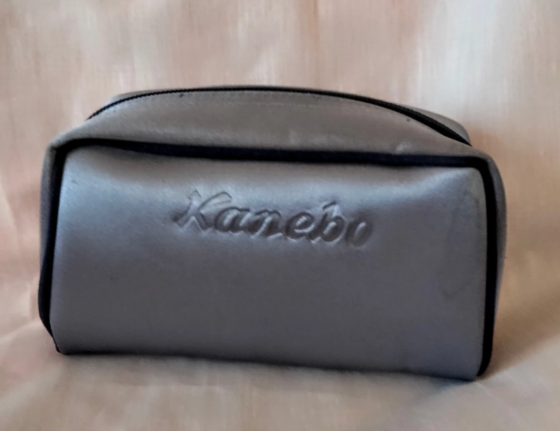 Helt oanvänd necessär från Kanebo