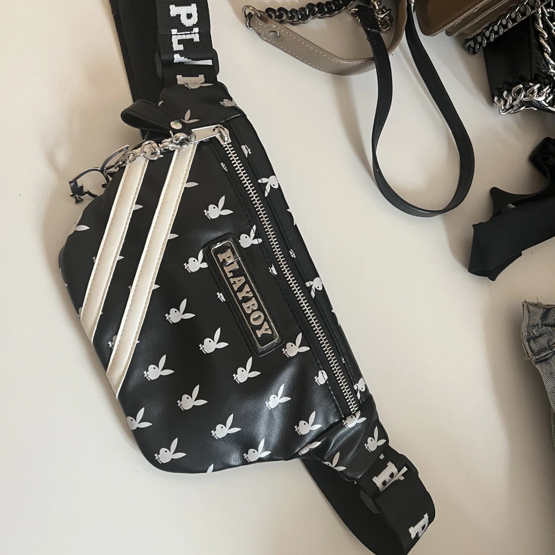 Playboy midjeväska