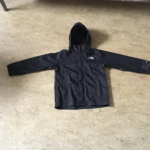 THE NORTH FACE jacka - The north face jacka. ingen fel har inte använt den.