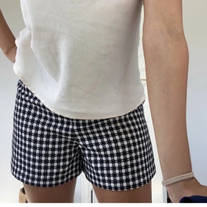 Shorts - Lånade bilder💕Säljer dessa snygga shorts från Zara i nyskick! 