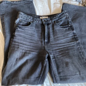 Zara jeans - Jätte snygga gråa jeans