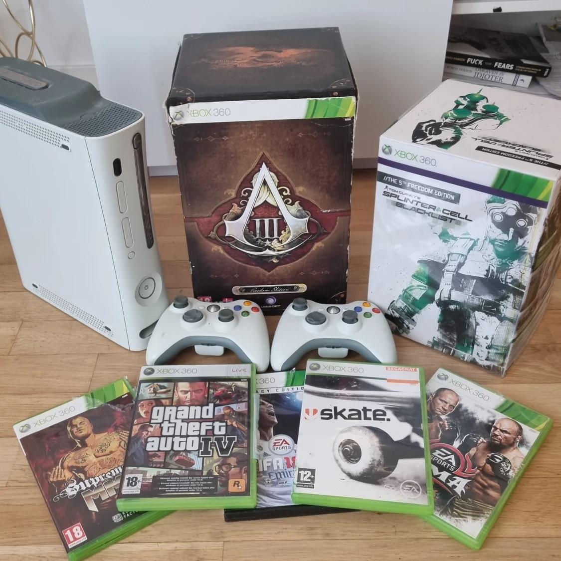 Xbox360 med konsoler, spelboxaxar mm - 90