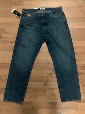 Oanvända blåajeans - Aldriganvänt 