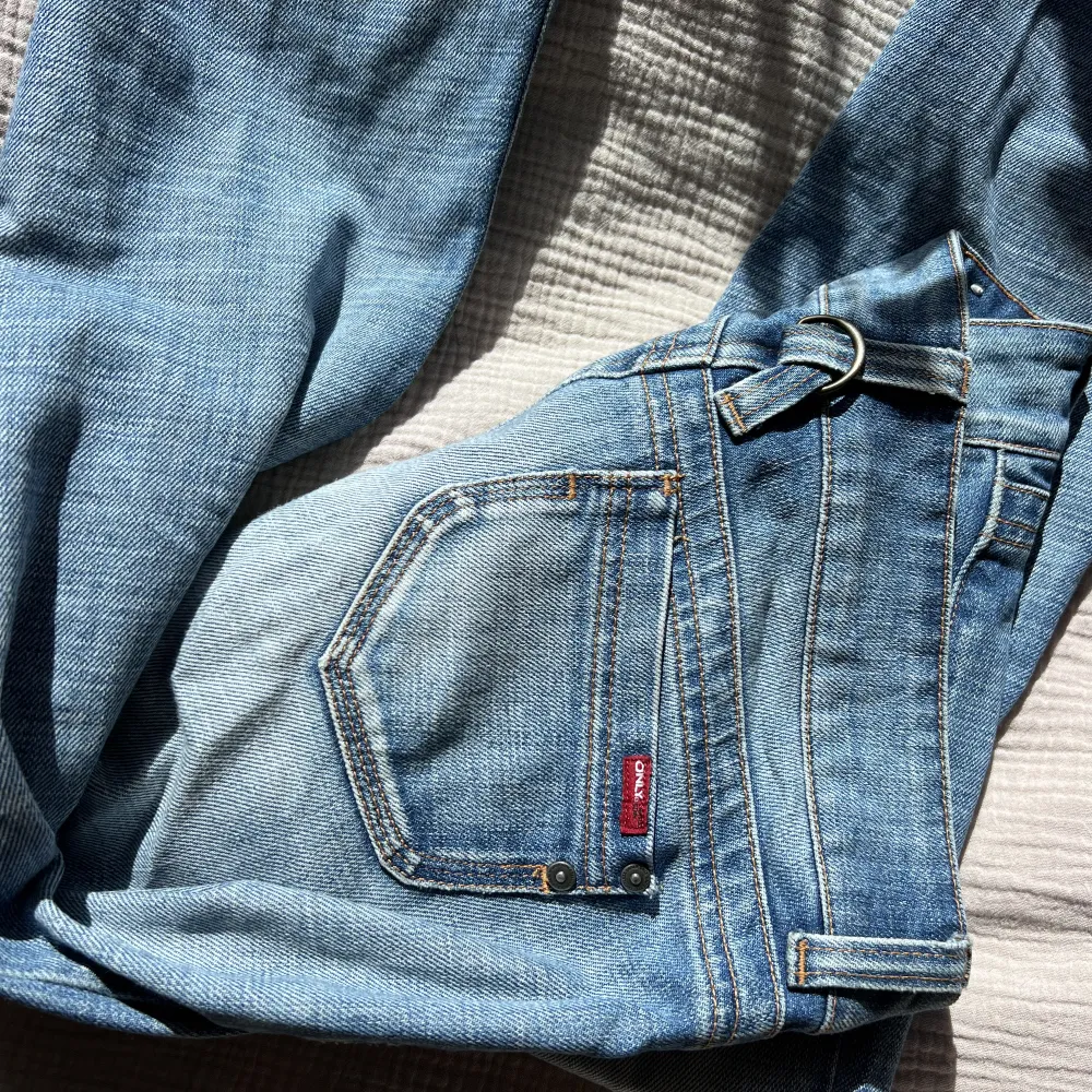 Lågmidjade only jeans. För korta på mig som är 17” ish. Köp nu 500kr. Jeans & Byxor.