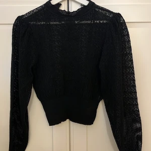 Topp från Zara - Jättefin topp från Zara! Jättebra skick och sitter så bra! 