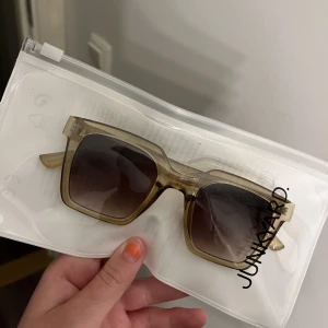 Solglasögon  - Solglasögon, helt nya! 