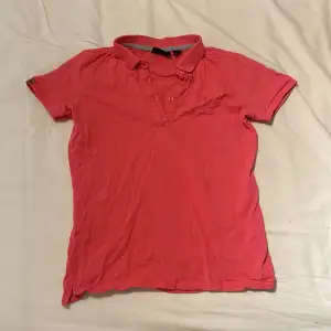 En rosa peak performance ”skjorta” i storlek M