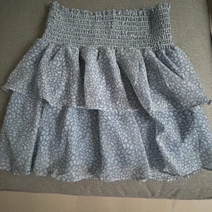 Volangkjol - Säljer denna ljusblå Volangkjol, perfekt till sommaren. Köparen står för frakten💕