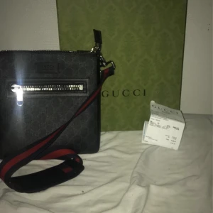 Gucci bag äkta  - Äkta Gucci keps med kvitto säljs för 4500 kr utan några skador   