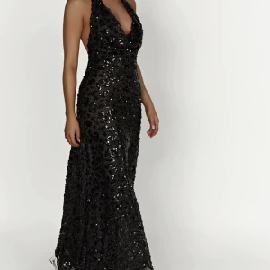 Paljettklänning  - Perfekta balklänningen! Helt oanvänd med prislapp kvar. Köpt från Meshki i storlek xs