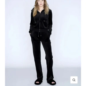 Juicy Couture - Säljer Juicy Couture byxor! Storlek L säljer för 800kr