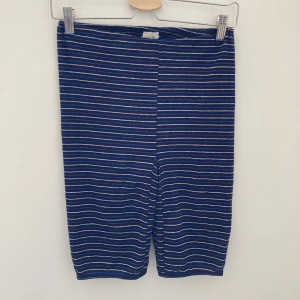 Gulliga underbyxor  - Varma underbyxor/cykelbyxor/shorts. Aldrig använda 