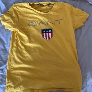 En gant t-shirt i fint skick storlek 146-152