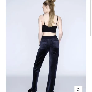 Juicy conture söker! - Jag söker dessa byxor, helst blåa men svarta funkar också. Storlek xs och helst billigt pris, skicka om du har några🥰