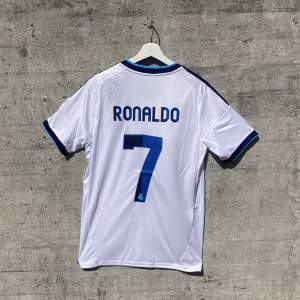 Ronaldo 🐐real Madrid🤍 storlek M 💎 sällsynt💸 oandvänd 🕰️
