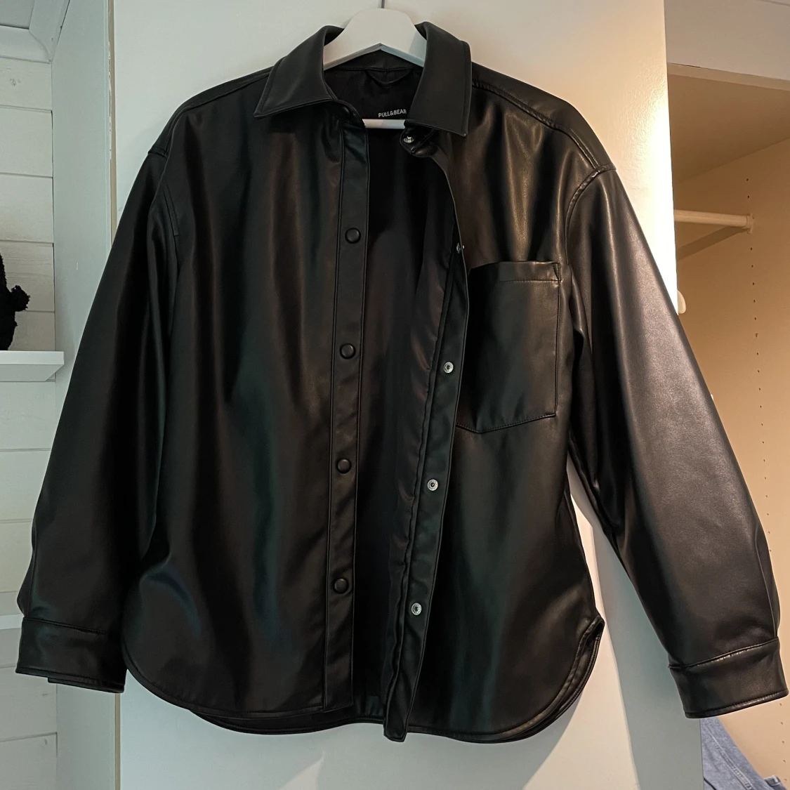 Jacka/kappa i skinnimitation från pull&bear - 90