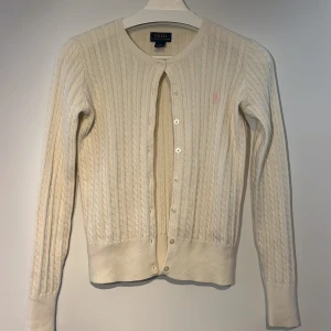 ralph lauren kofta - fin kofta/tröja från ralph lauren i mycket bra skick💕barnstorlek xl vilket motsvarar xs⚡️priset kan diskuteras 