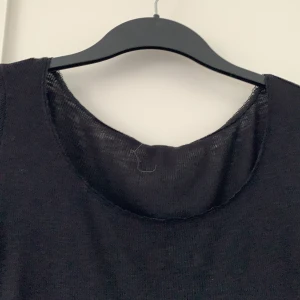 Svart långärmad tröja  - Svart långärmad tröja i nyskick köpte för 150 inga skador alls 💓