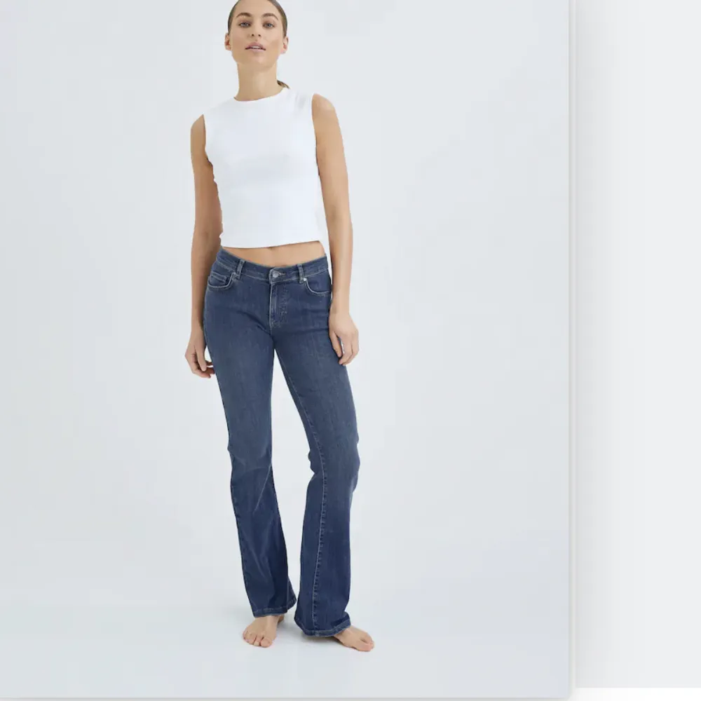 Hej säljer 2 par jeans ifrån Bikbok i dom färgerna på bilderna. Säljer de eftersom de inte längre kommer till använding. (200kr st) kom privat för fler bilder😊. Jeans & Byxor.