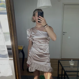 Klänning - Jättefin klänning från Chiquelle. Helt ny med lappen kvar. Kan förhandla pris🤍