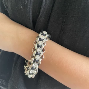 Armband  - Super fint silver armband perfekt till när man vill ha en outfit med fina smycken💕