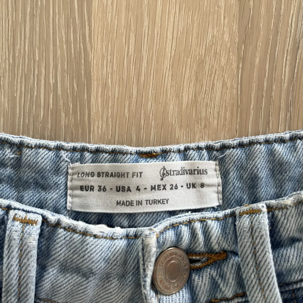 Säljer ett par blåa jeans!🩵. Jeans & Byxor.