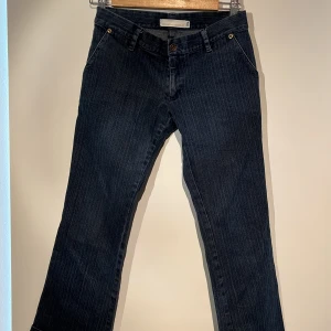 lågmidjade jeans - intressekoll på dessa ursnygga lågmidjade bootcut jeans⚡️