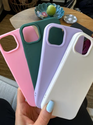 iPhone 14 Plus skal - 4 st iPhone 14 plus skal. Aldrig använda men råkade beställa fel storlek :) 