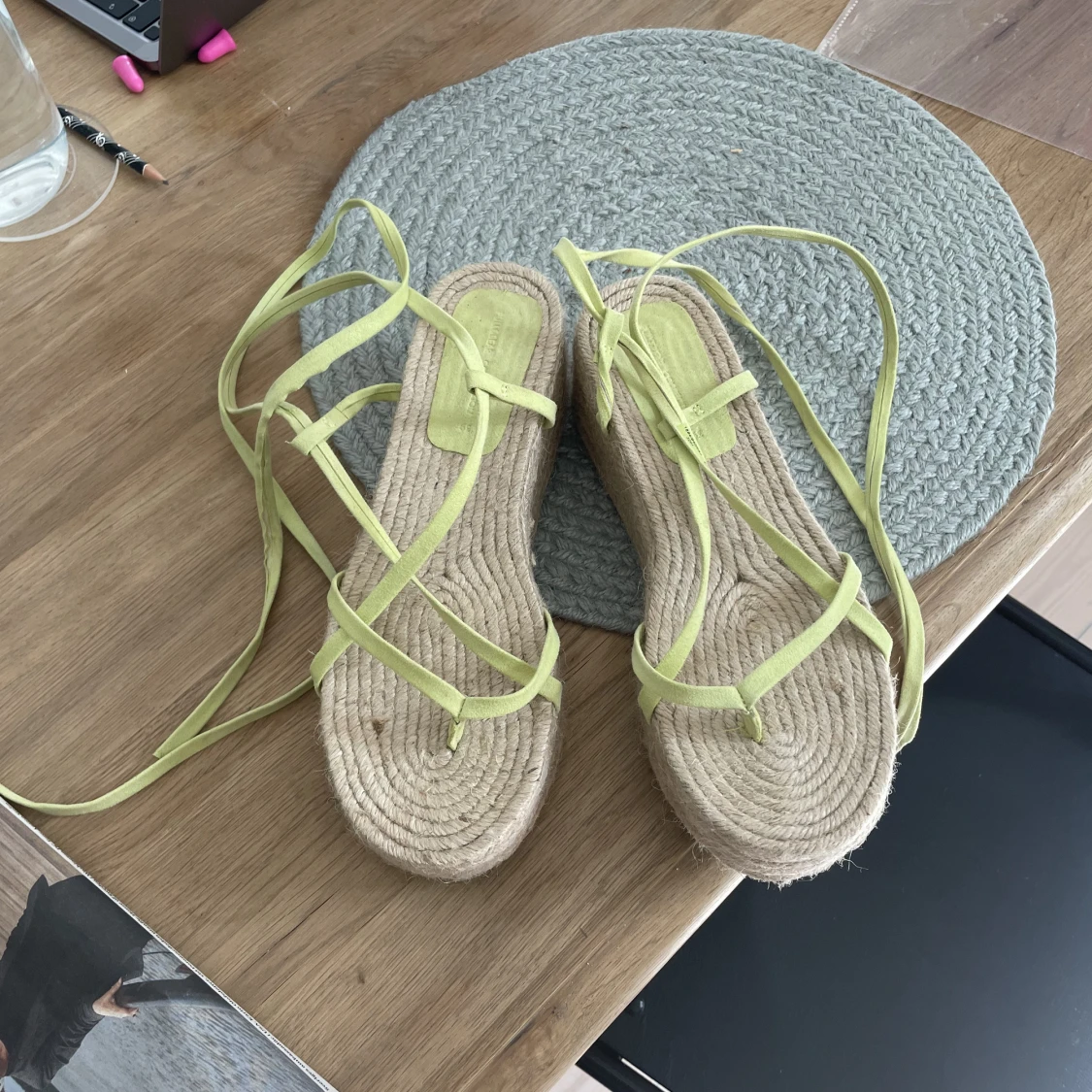 Oanvända sandaler - 90